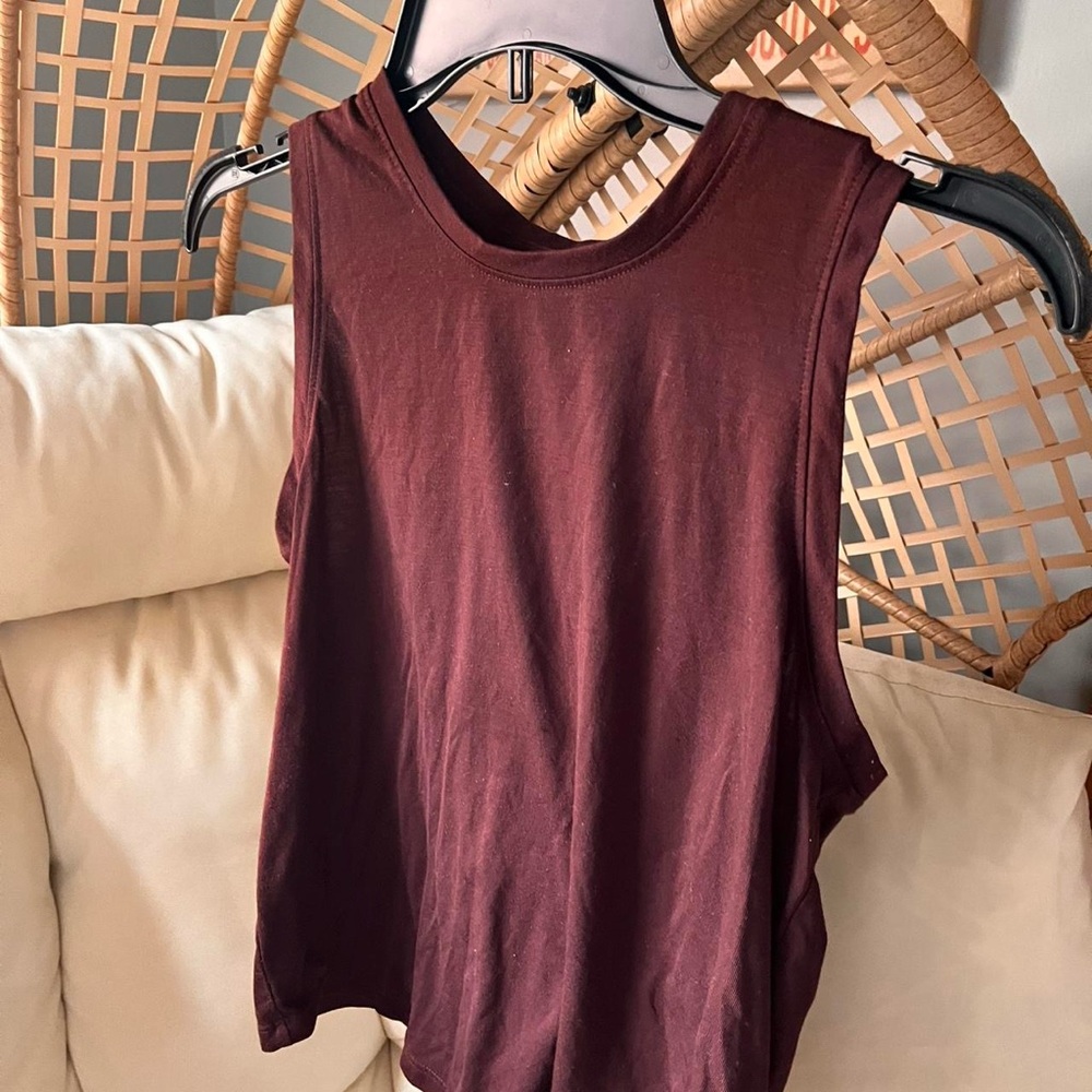 Old Navy Women's Burgundy Muscle Tee